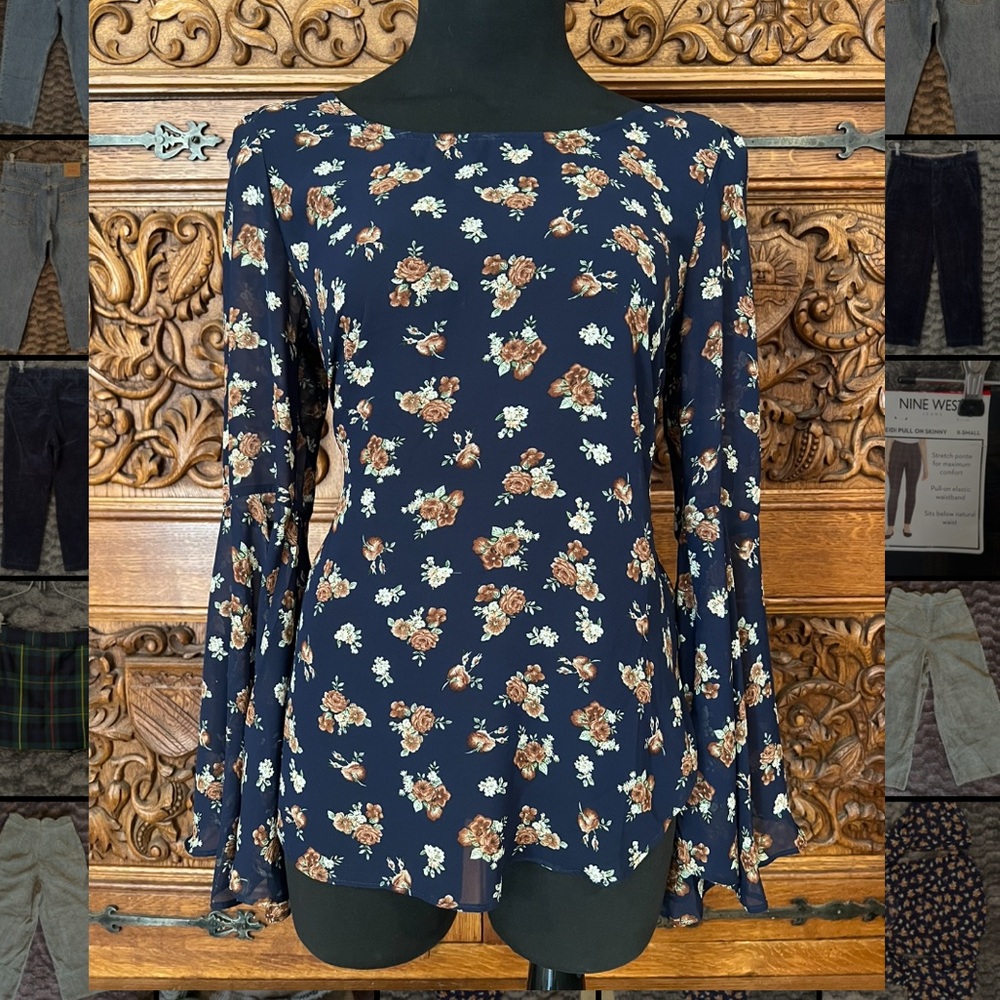 70’s style flowered blouse with flare sleeves